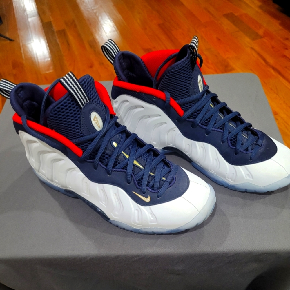 Boys size 7 Nike Little Posites